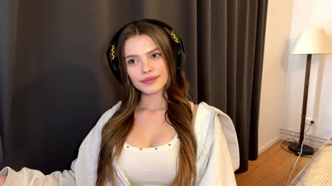 Emma online show from May 7, 2:55 pm