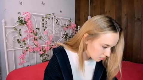 Amina online show from November 20, 1:22 pm