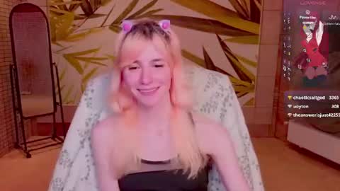 Snapshot of fleximona chatting on August 2, 9:13 pm FlexiMona online show from August 2, 9:13 pm