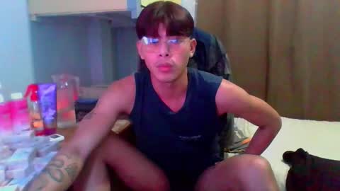 Snapshot of flirtfactorx chatting on October 17, 2:04 am flirtfactorx online show from October 17, 2:04 am