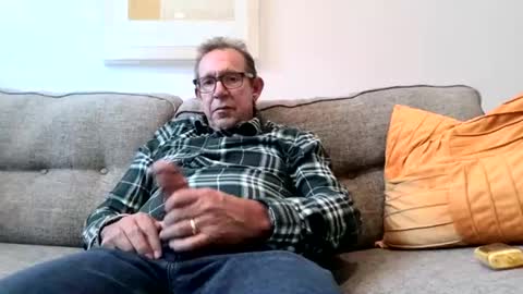 Snapshot of flirtofcharleston chatting on December 18, 7:52 pm Flickrbrite online show from December 18, 7:52 pm