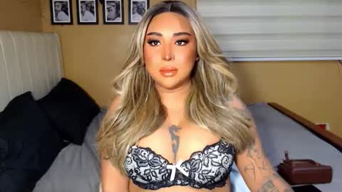 Snapshot of flirtybellahotcummings chatting on October 31, 10:16 am Bella Napoli online show from October 31, 10:16 am