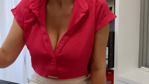 Amaya online show from April 21, 2:12 pm