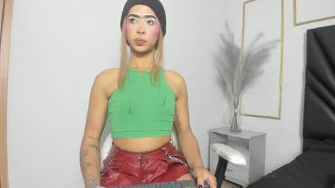 Snapshot of flor_pink chatting on June 9, 4:57 am Flor online show from June 9, 4:57 am