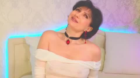 Snapshot of flor_vi chatting on December 7, 11:07 am Victoria create your account through my link online show from December 7, 11:07 am