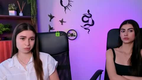 Snapshot of flora_ri chatting on August 6, 9:22 am just ask me online show from August 6, 9:22 am