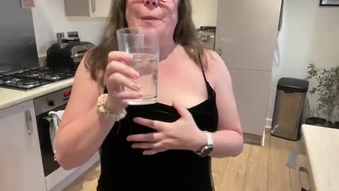 flossyishot online show from May 8, 8:47 pm