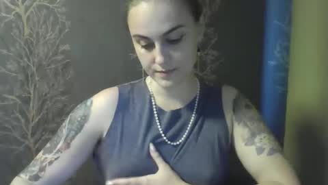 Snapshot of flower_bluee chatting on May 24, 1:05 pm Ambika 3 online show from May 24, 1:05 pm