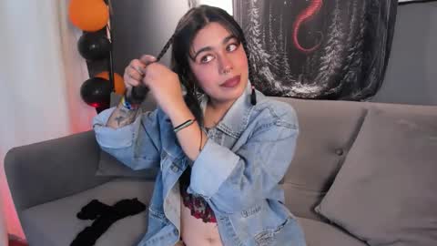 Snapshot of flower_smith_ chatting on October 11, 12:04 pm Its a pleasure to meet you. Im Flower. Help me reach 1k. Follow me. online show from October 11, 12:04 pm