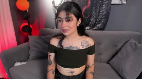 Snapshot of flower_smith_ chatting on October 14, 12:06 pm Its a pleasure to meet you. Im Flower. Help me reach 1k. Follow me. online show from October 14, 12:06 pm