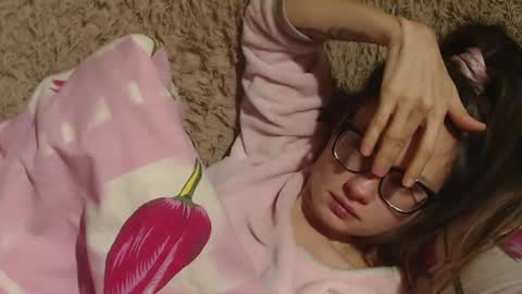 say meow and send tip  online show from December 1, 8:42 pm