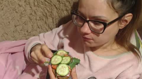 say meow and send tip  online show from December 2, 12:30 am