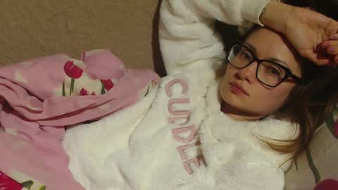 say meow and send tip  online show from December 14, 2:45 am