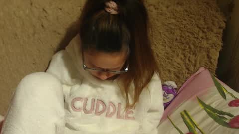 say meow and send tip  online show from December 16, 2:25 am