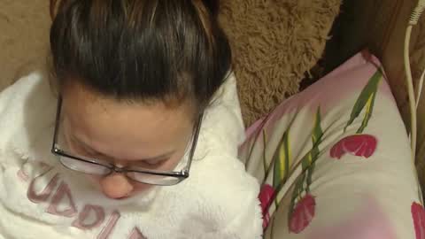 say meow and send tip  online show from December 17, 1:16 pm