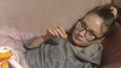 say meow and send tip  online show from December 3, 7:01 pm