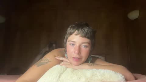 Snapshot of flowergirl448844 chatting on December 9, 3:50 am Flowergirl online show from December 9, 3:50 am