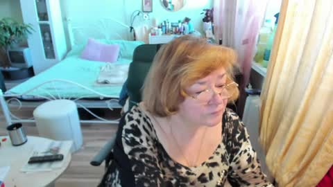Snapshot of flowerlover8 chatting on May 3, 5:57 am Flowerlower online show from May 3, 5:57 am