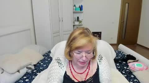 Snapshot of flowerlover8 chatting on May 3, 6:25 pm Flowerlower online show from May 3, 6:25 pm