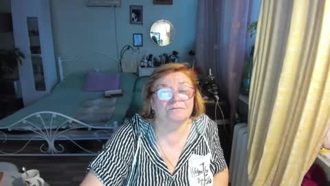 Snapshot of flowerlover8 chatting on May 13, 6:38 pm Flowerlower online show from May 13, 6:38 pm