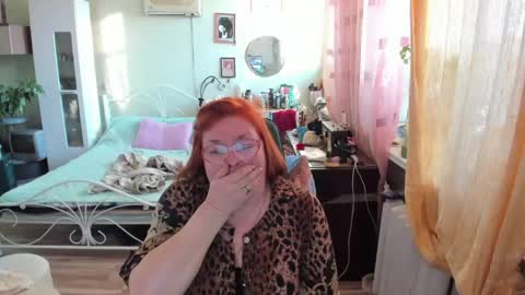 Snapshot of flowerlover8 chatting on May 16, 5:01 pm Flowerlower online show from May 16, 5:01 pm