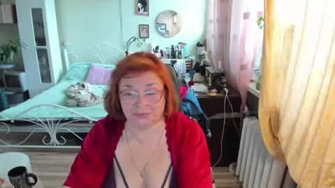 Snapshot of flowerlover8 chatting on May 17, 5:05 am Flowerlower online show from May 17, 5:05 am