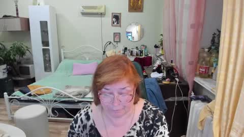 Snapshot of flowerlover8 chatting on May 22, 7:41 pm Flowerlower online show from May 22, 7:41 pm