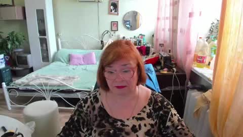 Snapshot of flowerlover8 chatting on May 23, 8:07 am Flowerlower online show from May 23, 8:07 am