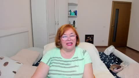 Snapshot of flowerlover8 chatting on May 24, 2:55 pm Flowerlower online show from May 24, 2:55 pm