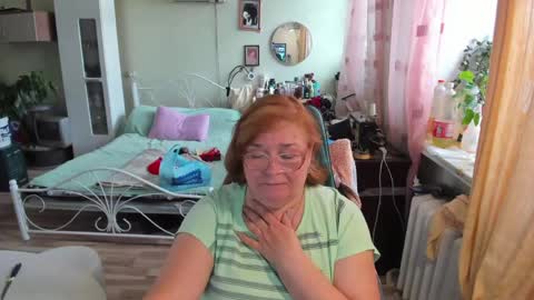 Snapshot of flowerlover8 chatting on May 25, 3:18 pm Flowerlower online show from May 25, 3:18 pm