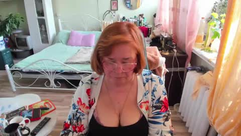 Snapshot of flowerlover8 chatting on May 27, 11:51 am Flowerlower online show from May 27, 11:51 am