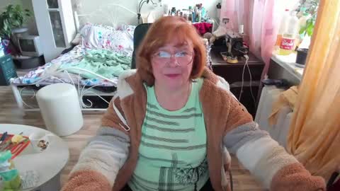 Snapshot of flowerlover8 chatting on May 31, 8:43 am Flowerlower online show from May 31, 8:43 am