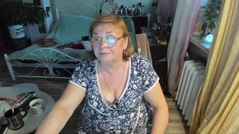 Snapshot of flowerlover8 chatting on June 6, 6:45 pm Flowerlower online show from June 6, 6:45 pm