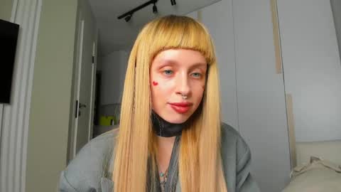 Snapshot of flowerofsin2001 chatting on April 11, 4:22 pm Flower online show from April 11, 4:22 pm