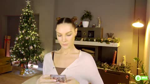 Snapshot of flowerr_powerr chatting on December 21, 8:54 pm Katrin online show from December 21, 8:54 pm