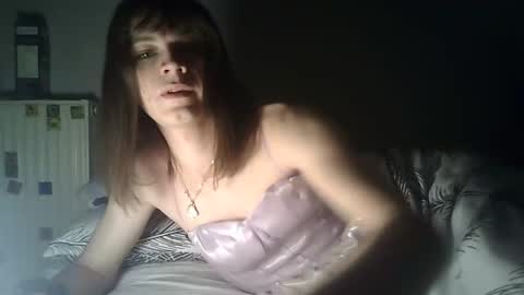 Snapshot of flowpinou chatting on December 4, 10:51 pm Emmy online show from December 4, 10:51 pm