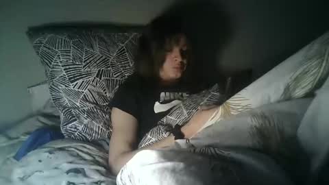 Snapshot of flowpinou chatting on December 19, 5:51 am Emmy online show from December 19, 5:51 am