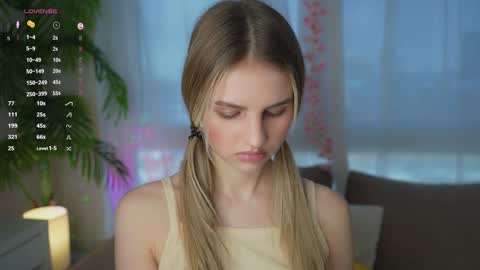 Adeline online show from December 17, 8:23 am