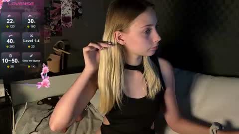 Snapshot of fluffy_cloude chatting on August 2, 3:21 pm fluffy_cloude online show from August 2, 3:21 pm