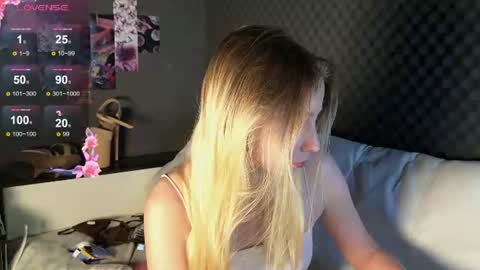 Snapshot of fluffy_cloude chatting on August 3, 3:27 pm fluffy_cloude online show from August 3, 3:27 pm
