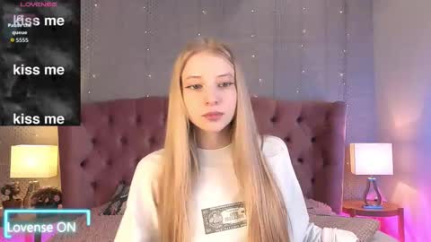 Mia online show from September 13, 8:08 pm