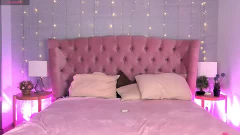 Mia online show from November 16, 9:20 pm