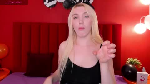 Monica online show from October 31, 1:06 am