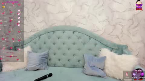 Snapshot of flufyfoxx chatting on November 19, 12:10 am Lina online show from November 19, 12:10 am