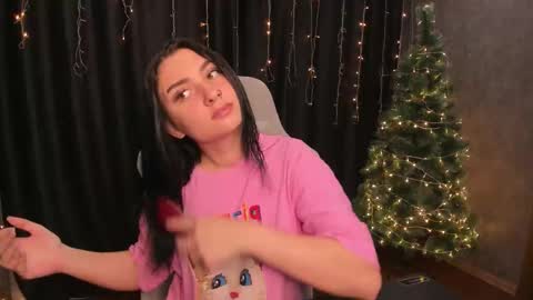 Snapshot of flufyfoxx chatting on December 15, 2:16 am Lina online show from December 15, 2:16 am