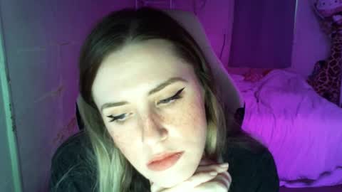 Snapshot of fluxsux chatting on October 20, 1:22 pm Flux online show from October 20, 1:22 pm