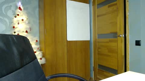 Molli  Ready for any play with you. Hottest show in pvt  Help a student earn big tokens  online show from January 25, 7:39 pm