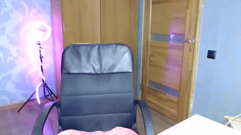 Molli  Ready for any play with you. Hottest show in pvt  Help a student earn big tokens  online show from February 18, 5:53 pm