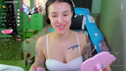 Snapshot of folinskaayaa chatting on December 4, 5:17 am folinskaayaa online show from December 4, 5:17 am