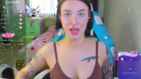 Snapshot of folinskaayaa chatting on December 14, 6:19 am folinskaayaa online show from December 14, 6:19 am